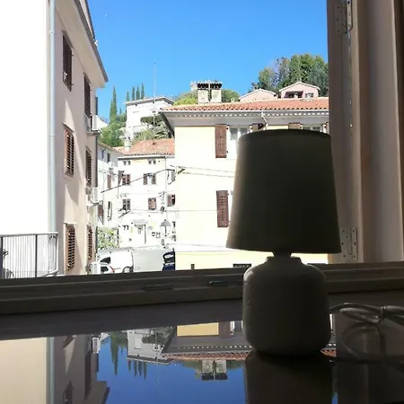 Apartment Lunaja *