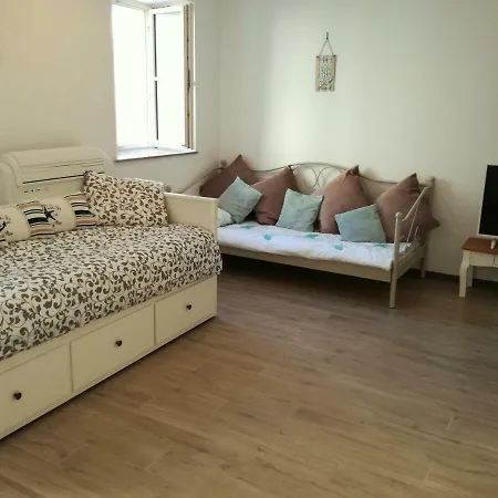 Apartment Lunaja *