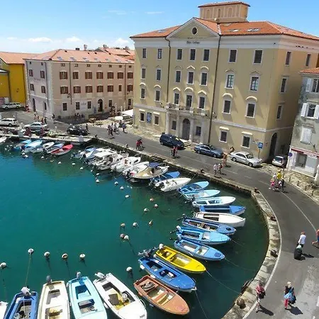 Lunaja * Piran