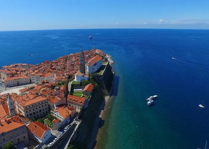 Lunaja アパート ピラン