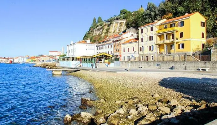 Lunaja アパート *