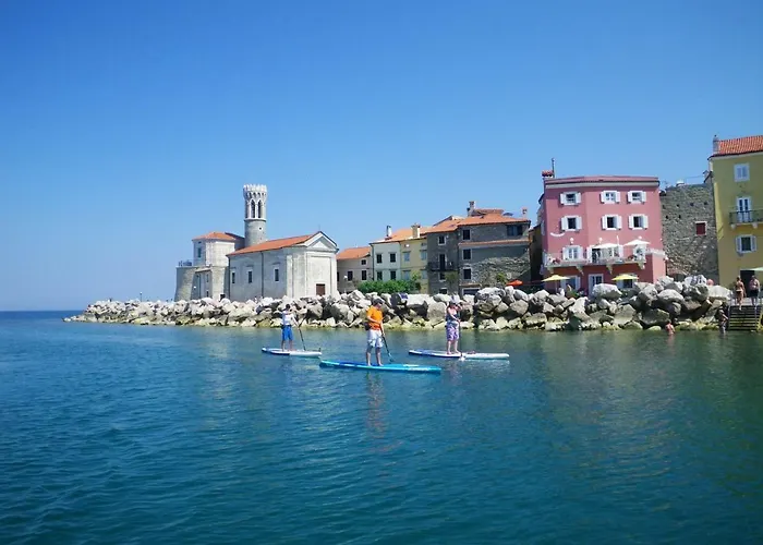 Lunaja アパート ピラン